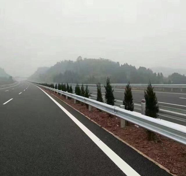 波形公路護(hù)欄價(jià)格 波形公路護(hù)欄價(jià)格